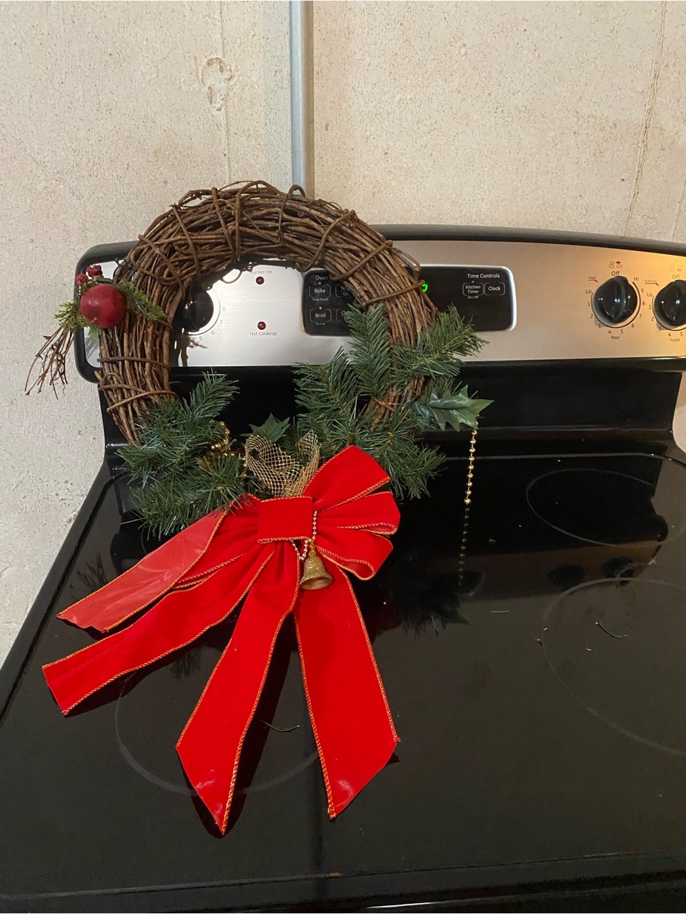 Classic Red Bow Holiday Wreath - Home Holiday